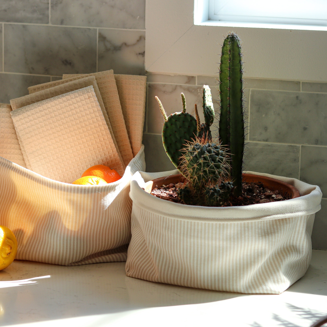 Petit panier de rangement réversible - fait de tissu récupéré - Beige ligné