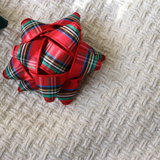 Chou à cadeau en tissu - Tartan festif